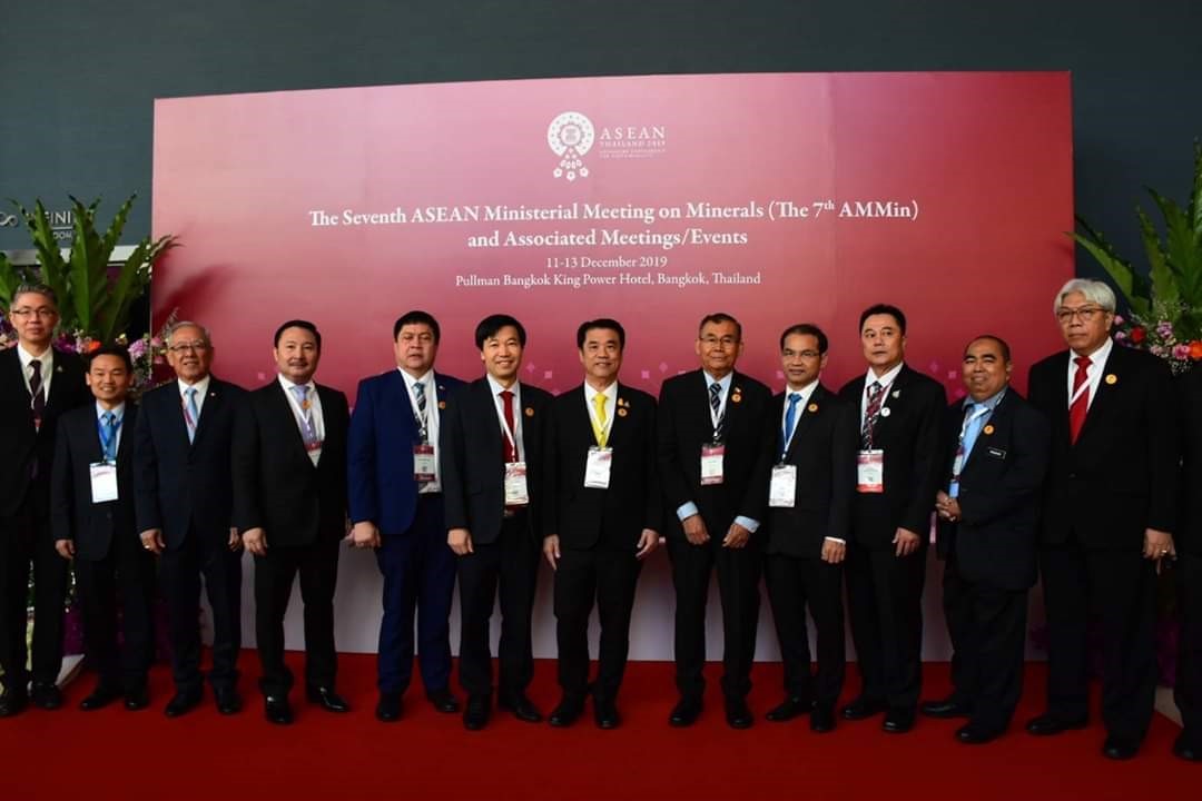 Officals pose at the 7th ASEAN Ministerial Meeting on Minerals (AMMin) held on 13 December 2019 in Bangkok, Thailand. [ASEAN]