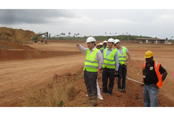 Tổng Cục trưởng Nguyễn Văn Thuấn và Đoàn công tác  của Tổng cục Địa chất và Khoáng sản tại Siera Leone