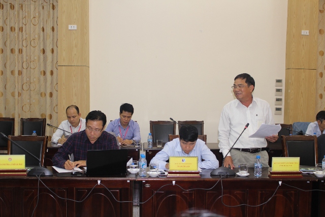 Ông Nguyễn Viễn Giám đốc Sở Tài nguyên và Môi trường tỉnh Quảng Nam phát biểu tại hội nghị
