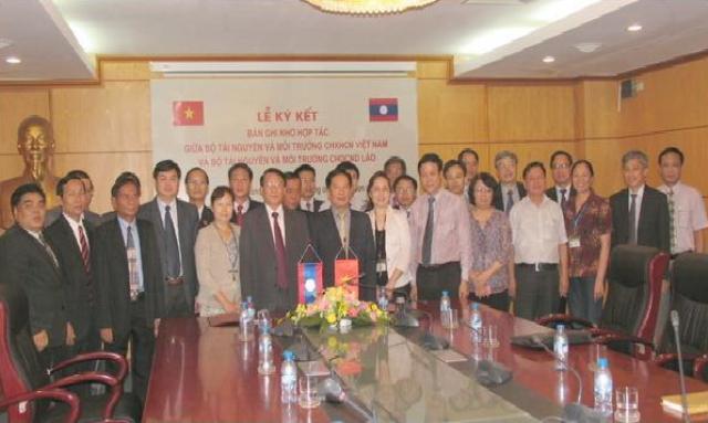 Ký kết Bản ghi nhớ hợp tác giữa Bộ TN&MT Việt Nam và Bộ TN&MT Lào 