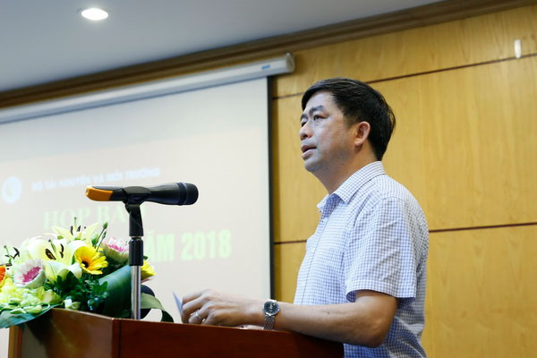 Ông Lại Hồng Thanh, Phó Tổng cục trưởng Tổng cục Địa chất và Khoáng sản Việt Nam giới thiệu về các chính sách sẽ được quy định tại Nghị định của Chính phủ quy định quản lý cát, sỏi lòng sông tại họp báo quý II năm 2018 của Bộ TN&MT 